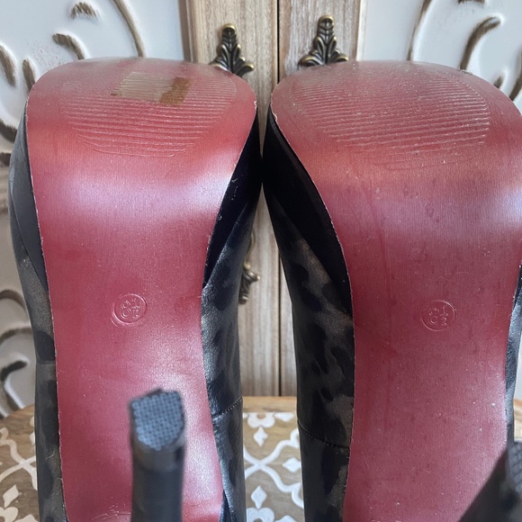 🆕️ Vegan Leather Grey and Black Leopard Print heels, Size 8.5 - Picture 4 of 10